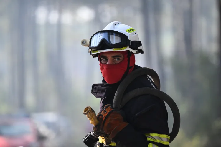 Fresh flames force more evacuations in France
